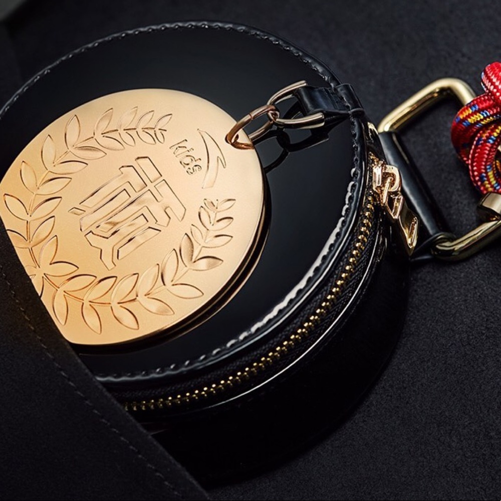 Exclusive medal bag from Nyfw kids anta brand - Picture 1 of 7
